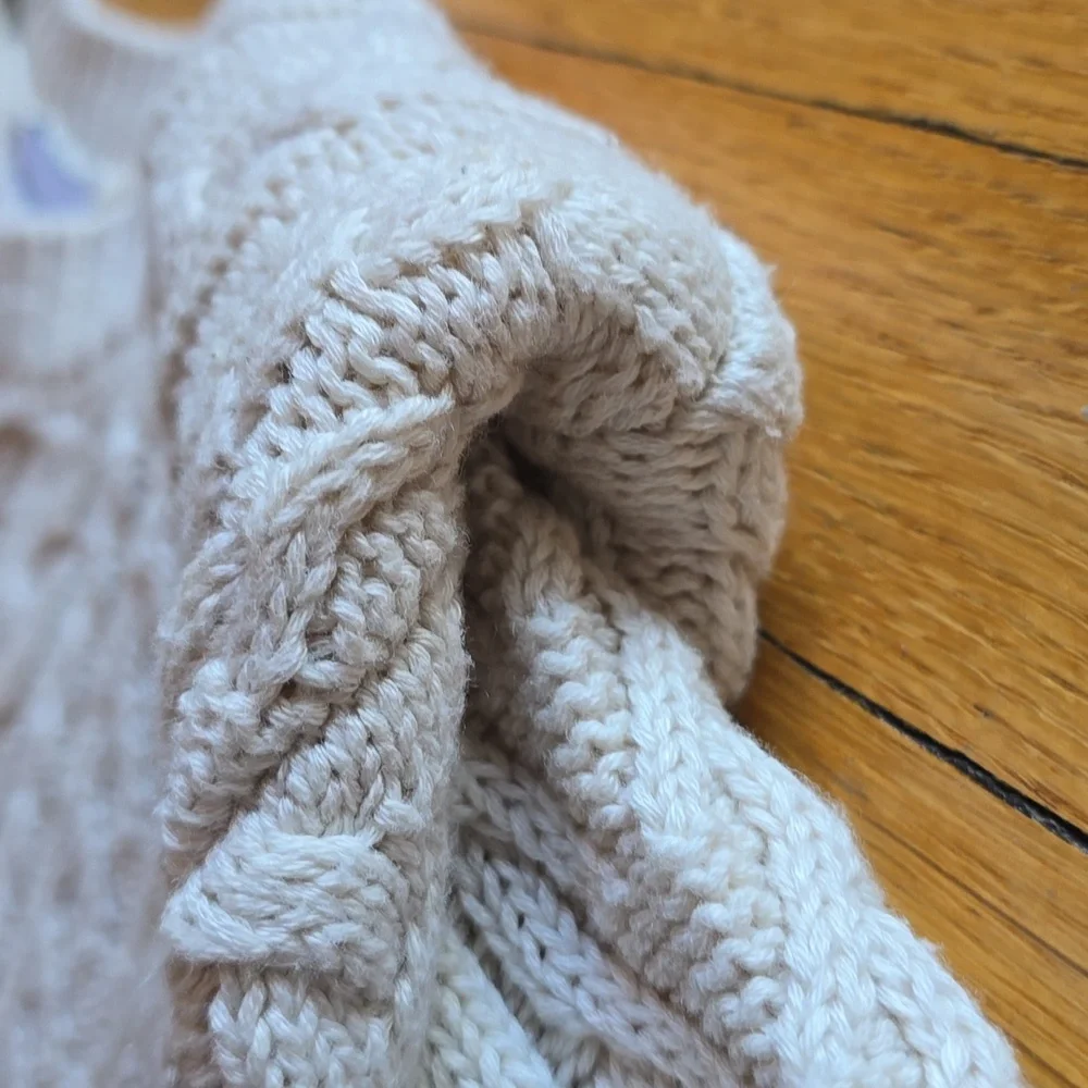 Evereve Alexis Strong Shoulder Cable Pullover Sweater, Cream, EUC, Women's XS - Picture 6 of 14
